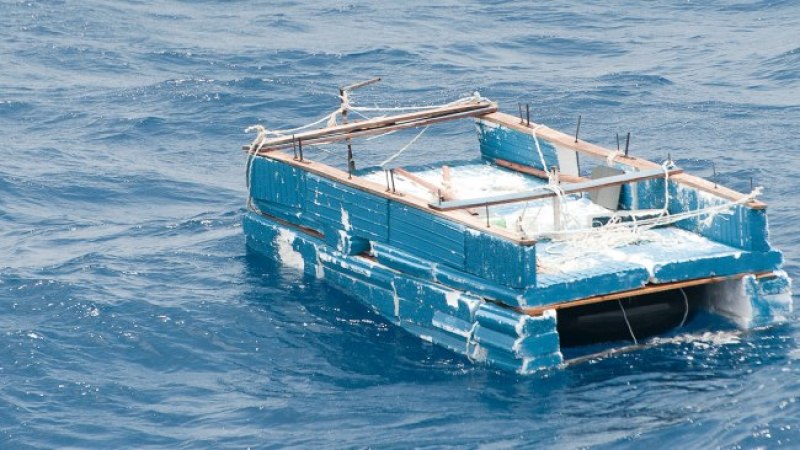 Foto de archivo: Esta es una embarcación en la que intentaban pisar tierra seca inmigrantes cubanos en otro intento.
