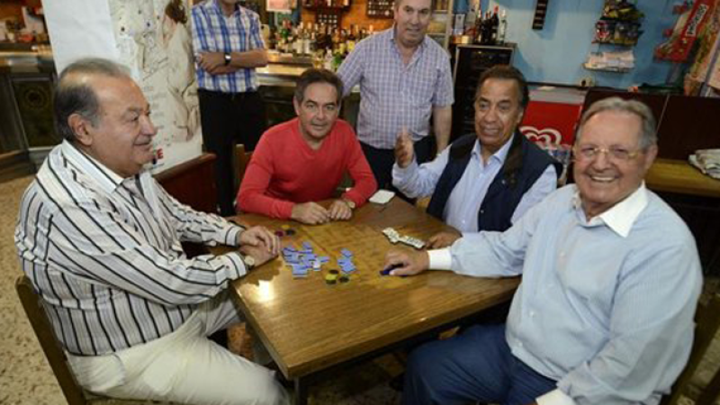 Carlos Slim con unos amigos.