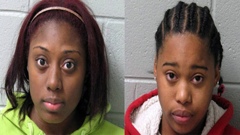 Markeisha N. Jones (I), y Sharell M. Thomas (D), recibieron cargos por un atentado de bomba en Hoffman Estates High School.