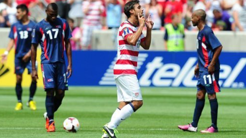 Jugador de EEUU celebra gol ante Cuba.