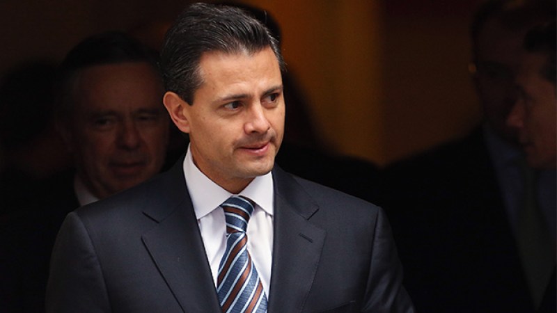 Peña Nieto le da beca a cinco “dreamers”