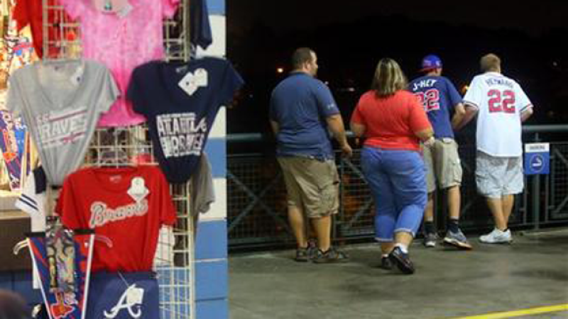 Muere al caer de las gradas del estadio