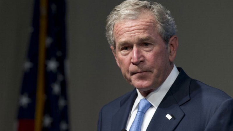 Bush dijo que los inmigrantes vienen con "nuevas habilidades e ideas" y "llenan un vacío clave en el mercado laboral".