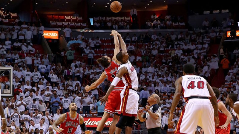 Miami avanza al derrotar a Chicago