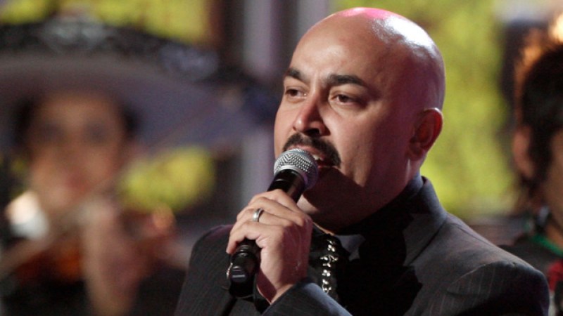 Lupillo Rivera está hospitalizado