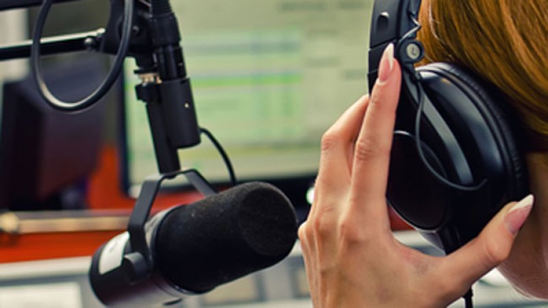 Radio en L.A. dedica día a la inmigración