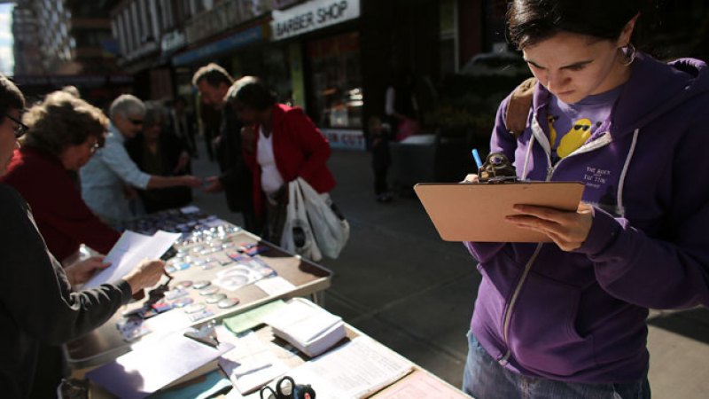 La campaña demócrata demostró su capacidad de registrar a cientos de miles de nuevos votantes lo cual indica que las operaciones de campo en estados de votantes indecisos también cuentan con los recursos para llevar a los electores a las urnas, especialmente durante el período de voto anticipado.