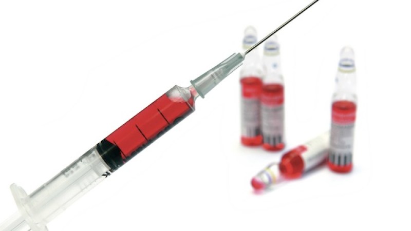 Muchas clínicas de control de peso están recomendando la vitamina B-12 inyectada para perder esas libras de más.