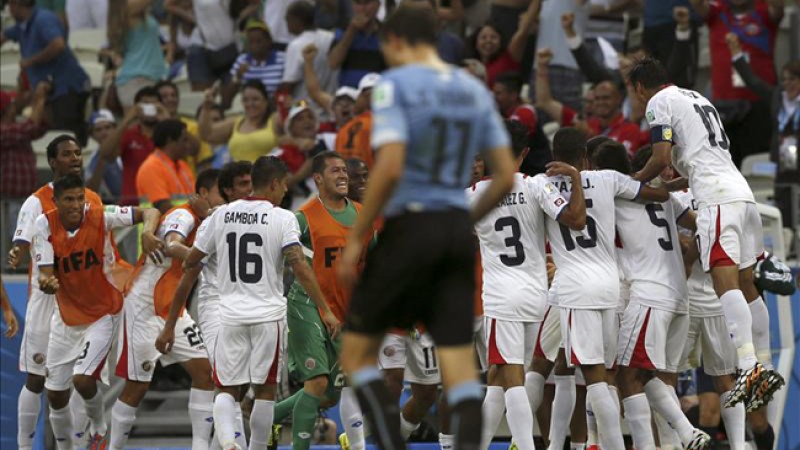 Costa Rica sorprende a Uruguay 3-1