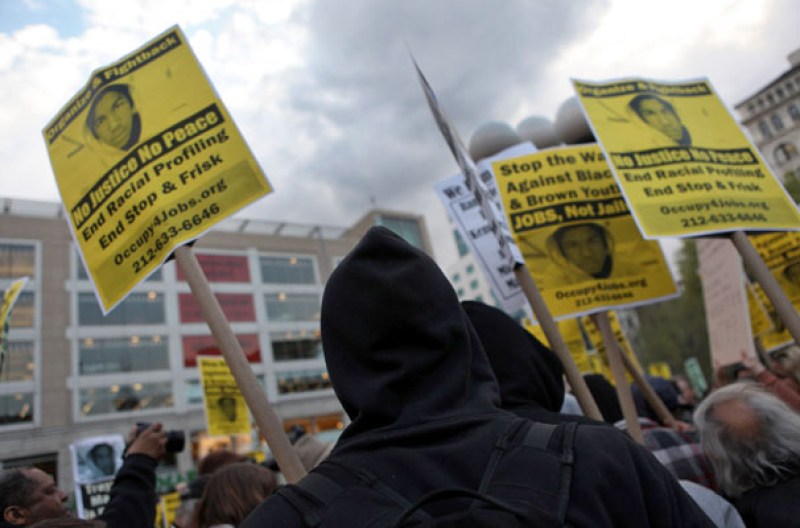 La policía de la Ciudad de Nueva York arrestó el domingo a varias personas que protestaban en Manhattan contra el veredicto en el caso Zimmerman.