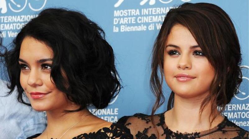 Vanessa Hudgens y Selena Gomez asistieron este miércoles a la presentación de su película "Spring Breakers" en Venecia (Italia).
