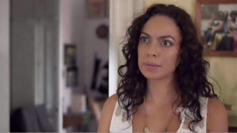 Su esposa lo nota extraño, pues sospecha que está involucrado con el Cartel de Medellín, y le dice que se detenga antes de que sea muy tarde.