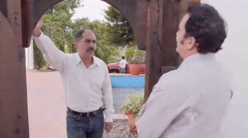 El Coronel Jiménez se presenta en la mismísima puerta de su casa.