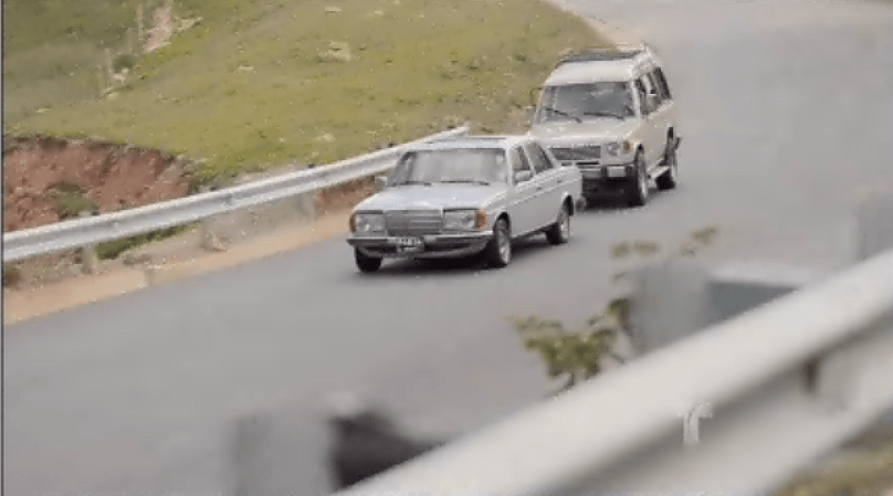 Y sin saber que era seguido, de repente fue alcanzado por detrás por una camioneta.