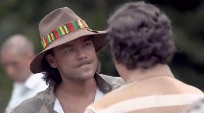 Marcos Herber aprovecha para preguntarle a Pablo sobre el Coronel Jairo Jiménez, al cual espera ejecute.