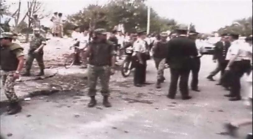 Y aunque efectivamente explota, dejando una tremenda destrucción.