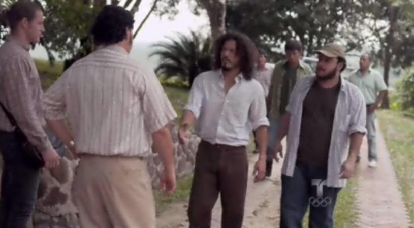 Cuando los miembros de la guerrilla acuden a visitarlo.