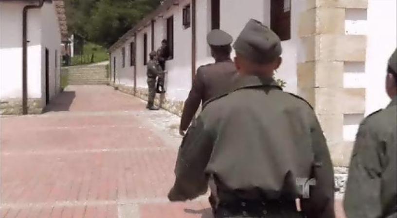 Sin embargo, descubren que él no está ahí y se fue a la finca de su hermano.