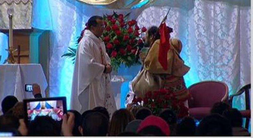 DES PLAINES, Illinois. Miles de fieles acuden cada 12 de diciembre al Cerrito del Tepeyac en Des Plaines para venerar a la Virgen de Guadalupe en su día.