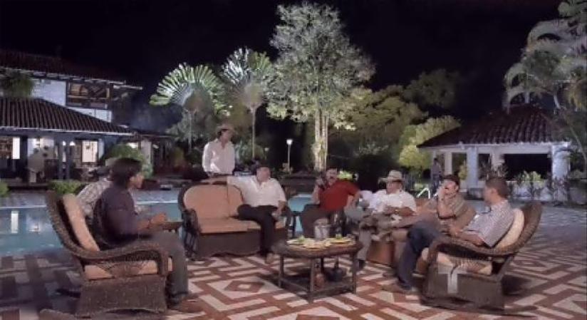 Mientras que el Cártel de Medellín sostiene una reunión para impedir que se siga buscando la extradición.