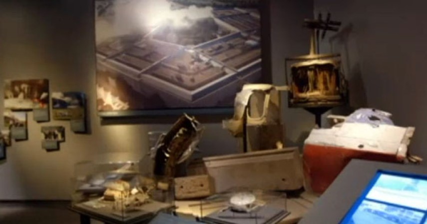 Presentan el museo de la Memoria, que rinde tributo a las víctimas de los atentados del 11 de septiembre de 2001. El mismo está ubicado en el sótano de lo que fuera el World Trade Center 1, en Nueva York.