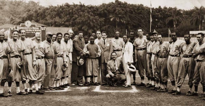 Otro histórico encuentro entre Habana y Almendares, los eternos rivales de la Liga Profesional Cubana, en el estadio La Tropical de la Habana, probablemente a mediados de los años 40.