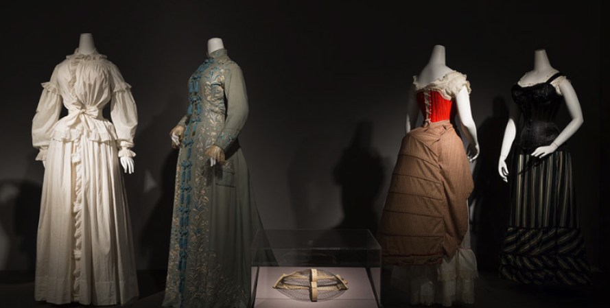 Los Corsets fueron el elemento esencial en la moda femenina por cerca 400 años.