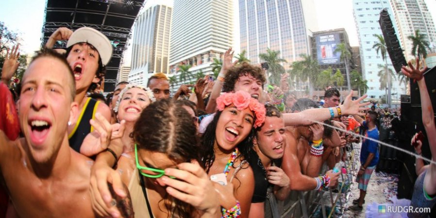 Derroche de fantasía, música y extravagancia en el Ultra Fest en Miami. Fotos tomadas el 23 y 24 de Marzo de 2013