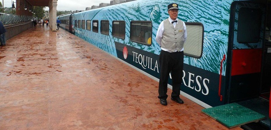 A bordo del “José Cuervo Express” o del "Herradura Express" se degustan bocadillos y bebidas elaboradas a base de tequila. Los costos por persona varían dependiendo los servicios que requieran.