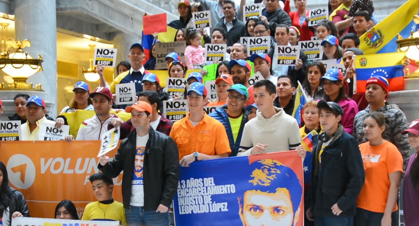 Venezolanos a la espera