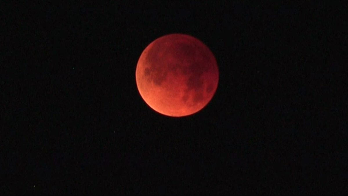 Eclipse lunar tornará la Luna de color rojo esta semana – Telemundo Chicago