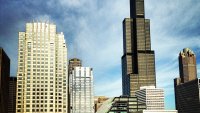 Eliminan de boleta electoral en Chicago pregunta sobre impuesto a la transferencia de bienes raíces