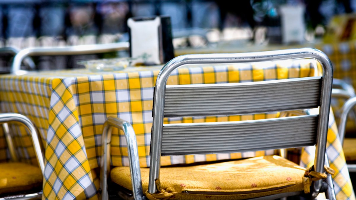 Restaurantes y bares con áreas al aire libre podrán abrir pronto en