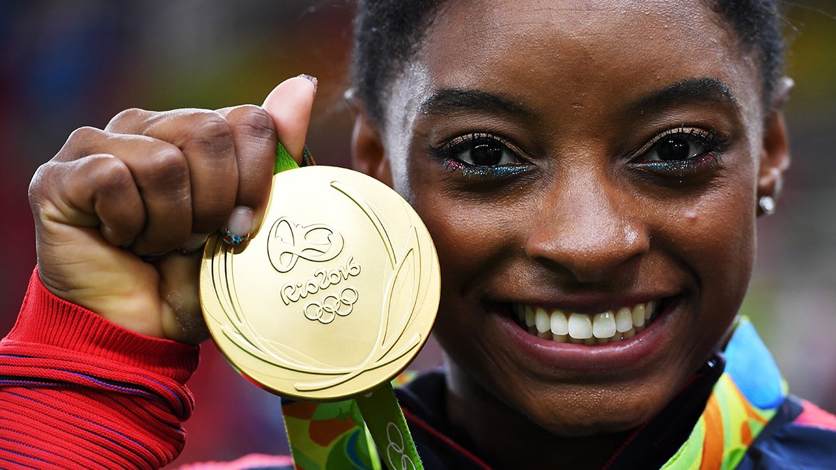 Simone Biles gana la medalla de oro en “allaround” de gimnasia