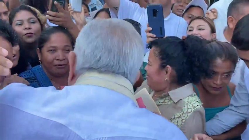 Polémico video: Amlo besa a niños a pesar del coronavirus