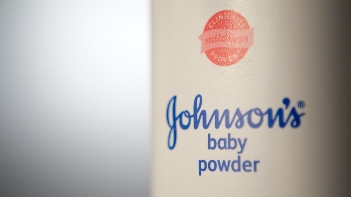 Johnson & Johnson suspende venda de talco para bebês a partir de 2023