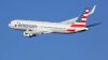 Pasajero ataca a asistente de vuelo en avión con destino a Chicago