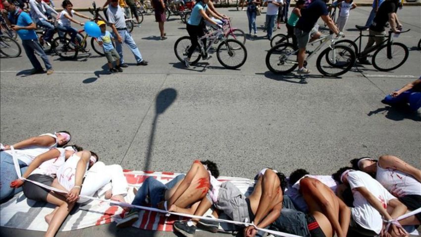 ayotzinapa-performance-protesta