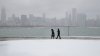 El tiempo en Chicago se va a extremos: nieve y luego temperaturas casi en 70 grados