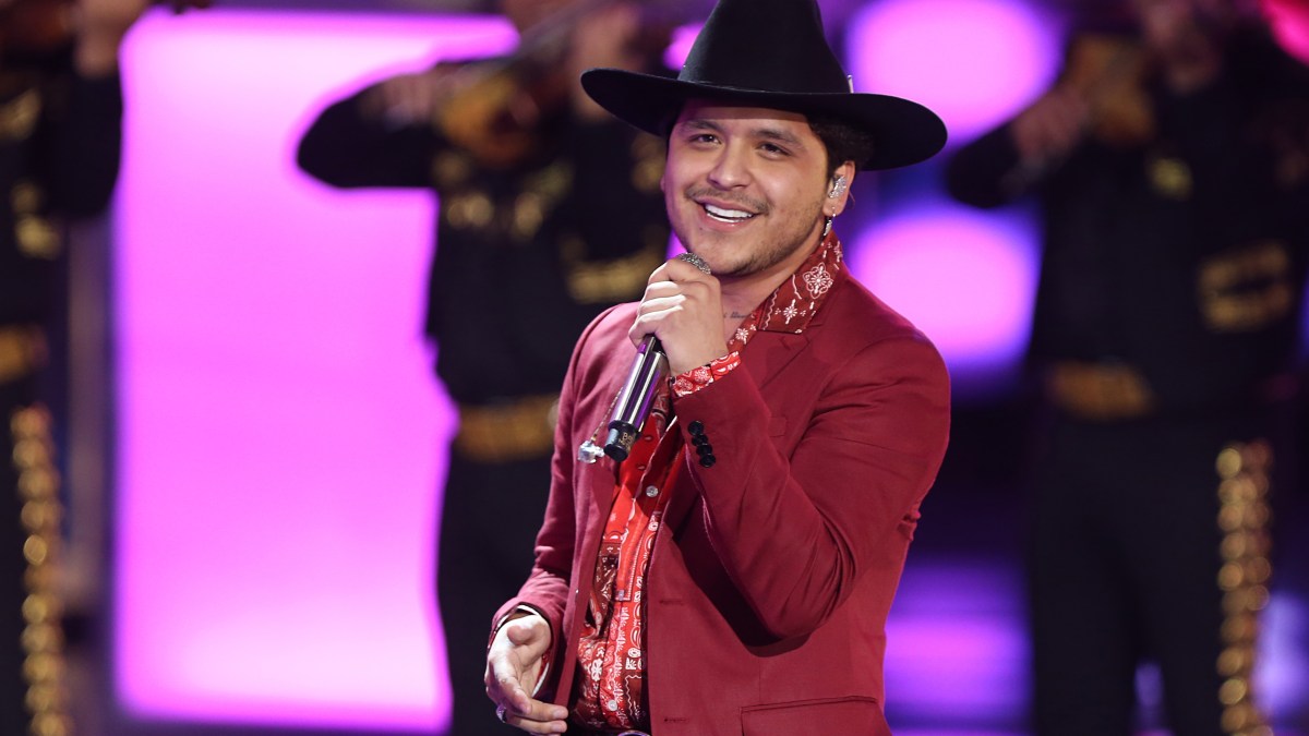 christian nodal confiesa que ha aguantado los celos en una christian nodal confiesa que ha aguantado los celos en una