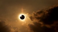 Más de 70 escuelas del distrito escolar de Illinois cerrarán el día del eclipse solar