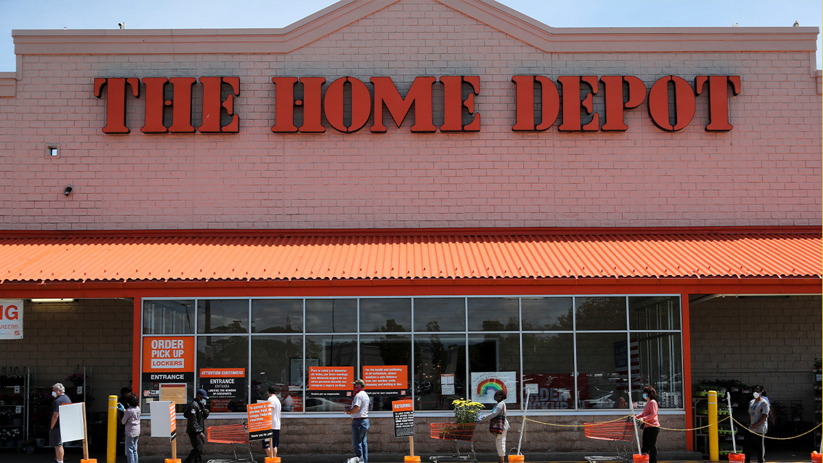 Home Depot busca empleados en toda el area de Chicago Telemundo Chicago