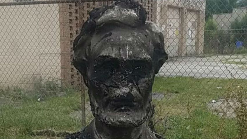 lincoln statue