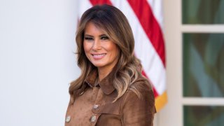 melania-trump-libro-cama