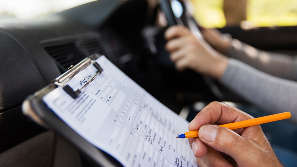 Examen de manejo en español para licencias en Illinois Telemundo Chicago