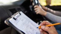Licencias de conducir en Illinois: Cómo presentar el examen de manejo en español