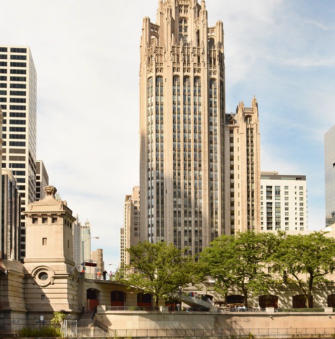 A la venta histórica Torre del Chicago Tribune Telemundo Chicago