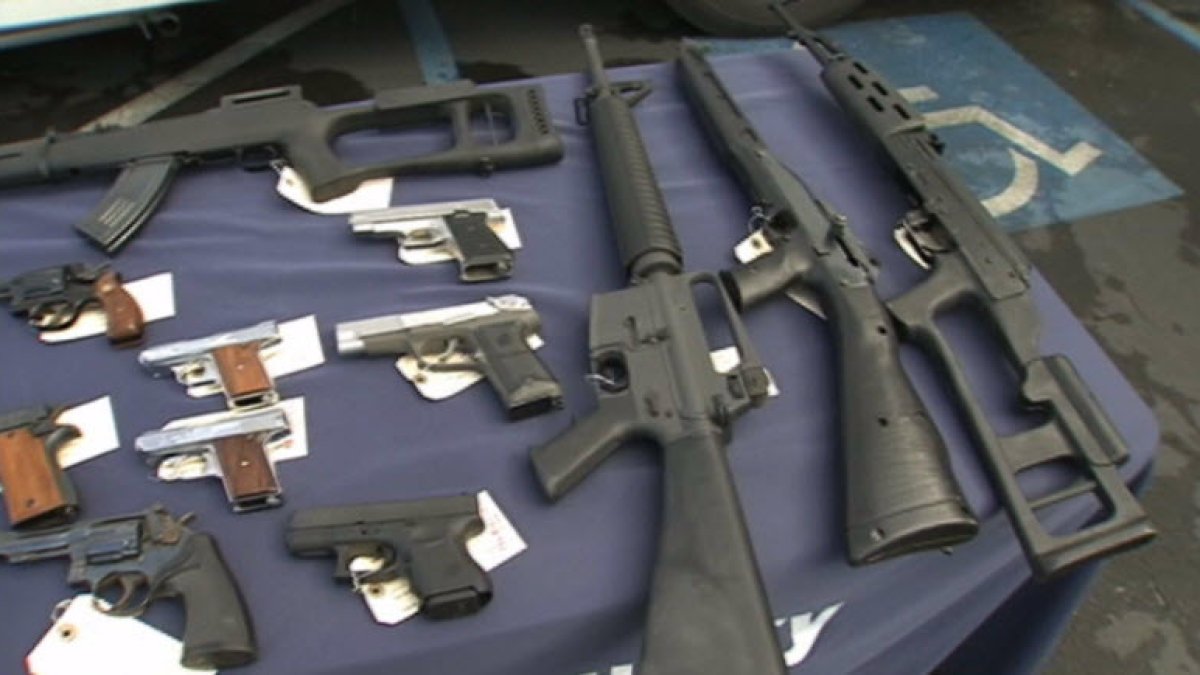 Los defensores de los derechos de armas están demandando por la prohibición  de armas de Illinois. Esto es lo que debe saber. - IPM Newsroom