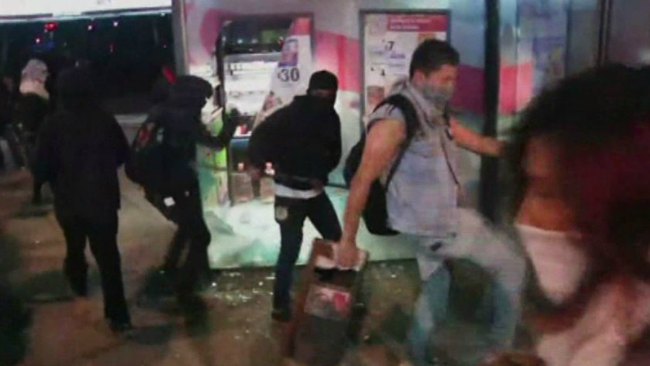 tlmd_tlmd_encapuchados_causan_destrozos_al_final_de_marcha_pacifica_mexico_familiares_de_desaparecidos