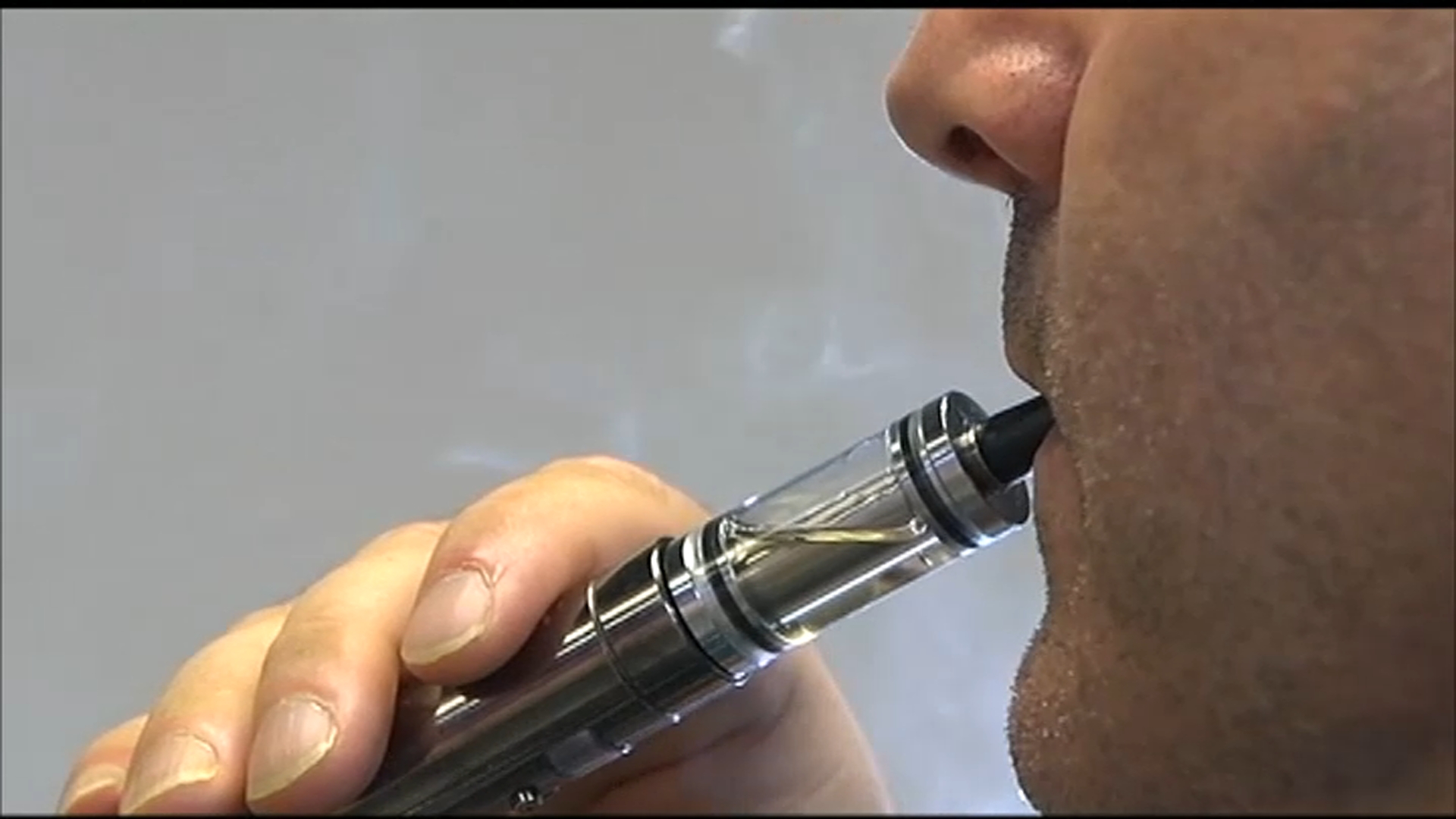 Nueva ley de Illinois prohibir fumar cigarrillos electrnicos en lugares pblicos Telemundo Chicago Nueva ley de Illinois prohibir fumar cigarrillos electrnicos en lugares pblicos Telemundo Chicago